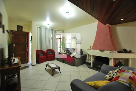 Sala de casa à venda com 5 quartos, 222m² em Teresópolis, Porto Alegre