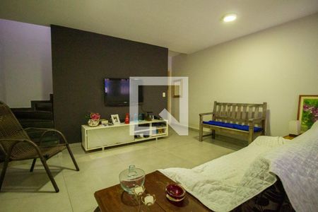 Sala de casa para alugar com 3 quartos, 230m² em Vila Firmiano Pinto, São Paulo