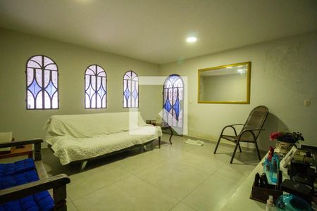 Sala de casa à venda com 3 quartos, 230m² em Vila Firmiano Pinto, São Paulo