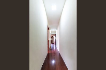 Corredor dos Quartos de casa à venda com 3 quartos, 180m² em Vila Campo Grande, São Paulo