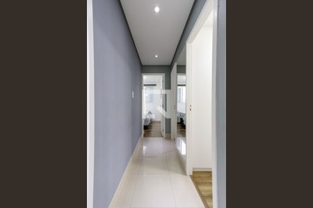 Corredor Quartos de apartamento à venda com 3 quartos, 70m² em Vila Paiva, São Paulo