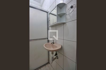 Banheiro de casa para alugar com 1 quarto, 60m² em Jardim Alzira Franco, Santo André