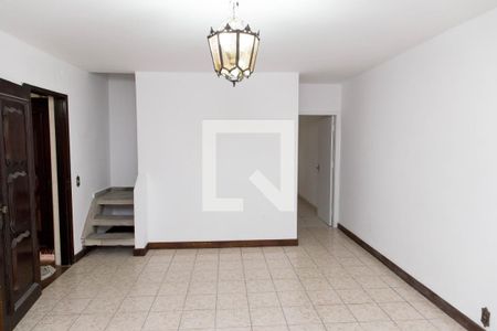 Sala de Estar de casa à venda com 3 quartos, 200m² em Jardim Miriam, Diadema