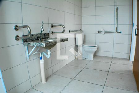 Banheiro de apartamento para alugar com 2 quartos, 45m² em Itapuã, Salvador