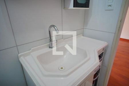 Banheiro de apartamento à venda com 1 quarto, 48m² em Agronomia, Porto Alegre