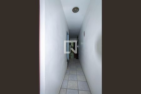 Corredor de casa à venda com 4 quartos, 100m² em Vila Carmosina, São Paulo