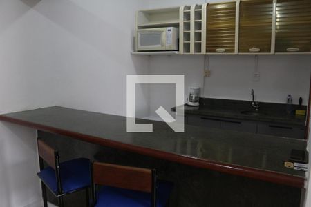 Cozinha de apartamento para alugar com 1 quarto, 35m² em Centro, São Vicente