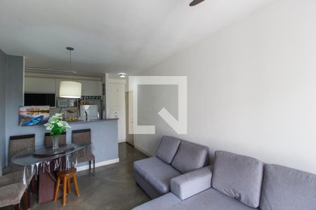 Sala de TV de apartamento para alugar com 3 quartos, 68m² em Jardim Tupanci, Barueri