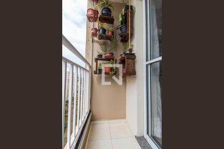 Sacada de apartamento para alugar com 3 quartos, 68m² em Jardim Tupanci, Barueri