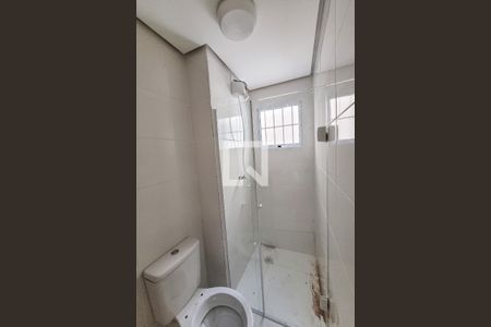 Banheiro de kitnet/studio para alugar com 1 quarto, 25m² em Jardim Independência, São Paulo