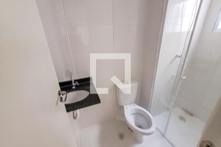 Banheiro de kitnet/studio para alugar com 1 quarto, 25m² em Jardim Independência, São Paulo