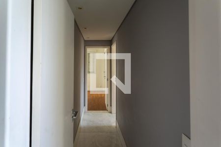 Corredor de apartamento para alugar com 2 quartos, 70m² em Belvedere, Belo Horizonte