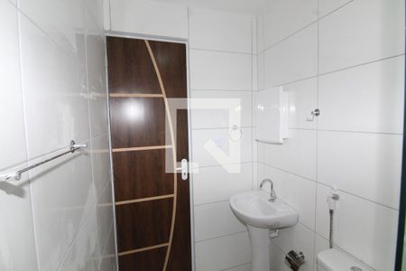 Banheiro de apartamento para alugar com 2 quartos, 55m² em Ramos, Rio de Janeiro