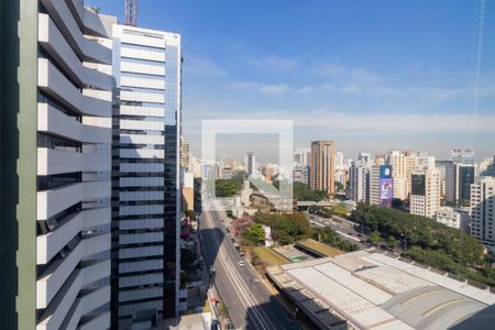 Vista da Sacada e Área de Serviço de kitnet/studio à venda com 1 quarto, 30m² em Aclimação, São Paulo