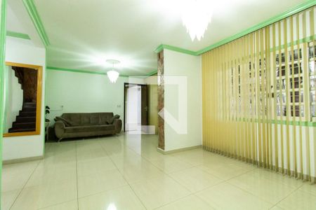 Sala de casa para alugar com 6 quartos, 200m² em Carioca, Curitiba