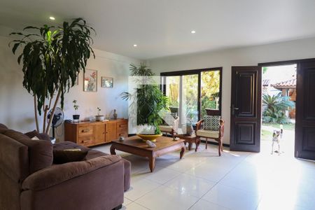 Sala de casa de condomínio à venda com 5 quartos, 450m² em Anil, Rio de Janeiro