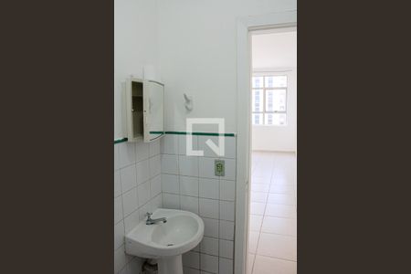 Banheiro de kitnet/studio para alugar com 1 quarto, 26m² em Bela Vista, São Paulo