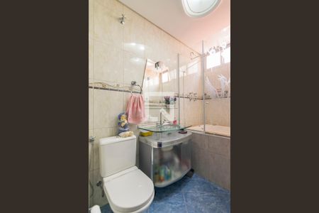 Banheiro da Suite 1 de casa à venda com 3 quartos, 217m² em Vila Eldízia, Santo André
