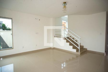 Sala de casa para alugar com 2 quartos, 105m² em Chácaras Arcampo, Duque de Caxias