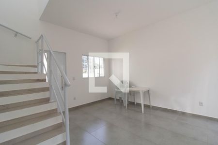 Sala de casa para alugar com 2 quartos, 58m² em Vila Haro, Sorocaba