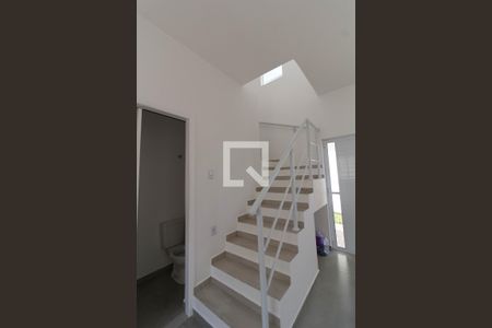 Escadas de casa para alugar com 2 quartos, 58m² em Vila Haro, Sorocaba