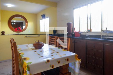 Casa à venda com 327m², 3 quartos e 2 vagas Casa à venda com 327m², 3 quartos e 2 vagasCozinha