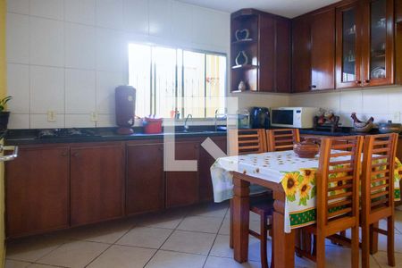 Casa à venda com 327m², 3 quartos e 2 vagas Casa à venda com 327m², 3 quartos e 2 vagasCozinha