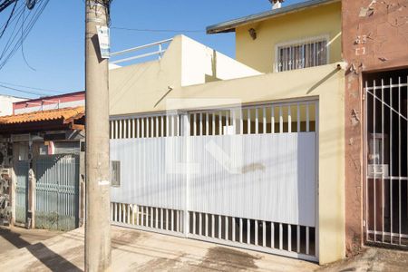 Casa à venda com 327m², 3 quartos e 2 vagas Casa à venda com 327m², 3 quartos e 2 vagasFachada