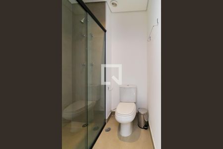 Banheiro de kitnet/studio para alugar com 1 quarto, 11m² em Liberdade, São Paulo