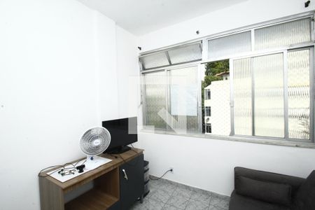 Sala/Quarto de apartamento para alugar com 1 quarto, 30m² em Centro, Rio de Janeiro