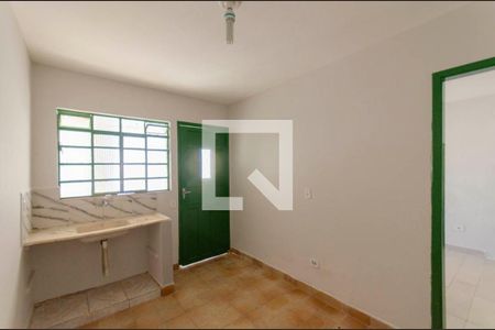 Cozinha de casa para alugar com 1 quarto, 45m² em Vila Uniao (zona Leste), São Paulo