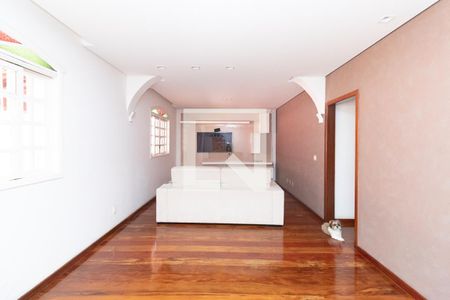 Casa à venda com 323m², 5 quartos e 5 vagasSala