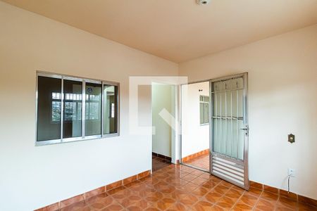 Sala de estar de casa para alugar com 3 quartos, 120m² em Vila Santo Antônio, Ferraz de Vasconcelos