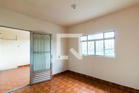 Sala de estar de casa para alugar com 3 quartos, 120m² em Vila Santo Antônio, Ferraz de Vasconcelos