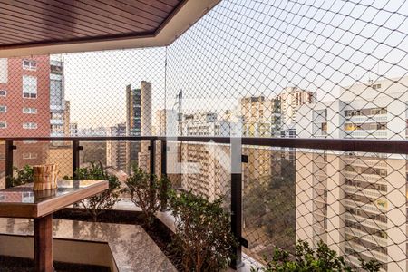 Varanda de apartamento para alugar com 4 quartos, 220m² em Itaim Bibi, São Paulo
