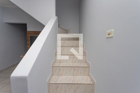Escada interna  de casa à venda com 3 quartos, 150m² em Piraporinha, Diadema