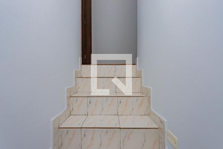 Escada interna  de casa à venda com 3 quartos, 150m² em Piraporinha, Diadema