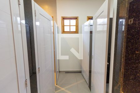 Casa à venda com 600m², 4 quartos e 6 vagas Casa à venda com 600m², 4 quartos e 6 vagasBanheiro Social