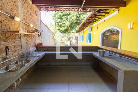 Casa à venda com 600m², 4 quartos e 6 vagas Casa à venda com 600m², 4 quartos e 6 vagasÁrea comum