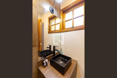 Casa à venda com 600m², 4 quartos e 6 vagas Casa à venda com 600m², 4 quartos e 6 vagasBanheiro Suíte