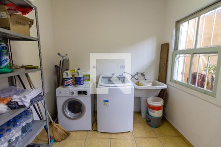 Casa à venda com 600m², 4 quartos e 6 vagas Casa à venda com 600m², 4 quartos e 6 vagasLavanderia