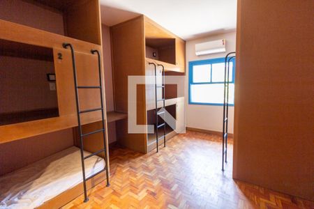 Casa à venda com 600m², 4 quartos e 6 vagas Casa à venda com 600m², 4 quartos e 6 vagasQuarto 2