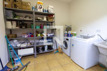 Casa à venda com 600m², 4 quartos e 6 vagas Casa à venda com 600m², 4 quartos e 6 vagasLavanderia