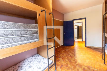 Casa à venda com 600m², 4 quartos e 6 vagas Casa à venda com 600m², 4 quartos e 6 vagasQuarto 2