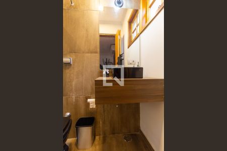 Casa à venda com 600m², 4 quartos e 6 vagas Casa à venda com 600m², 4 quartos e 6 vagasBanheiro Suíte