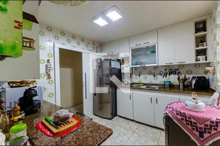 Casa à venda com 300m², 4 quartos e 3 vagas Casa à venda com 300m², 4 quartos e 3 vagasCozinha