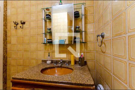 Casa à venda com 300m², 4 quartos e 3 vagas Casa à venda com 300m², 4 quartos e 3 vagasBanheiro Social