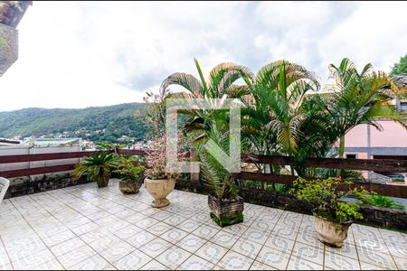 Casa à venda com 300m², 4 quartos e 3 vagas Casa à venda com 300m², 4 quartos e 3 vagasJardim da Churrasqueira