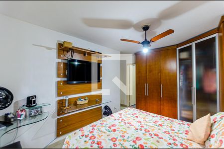 Casa à venda com 300m², 4 quartos e 3 vagas Casa à venda com 300m², 4 quartos e 3 vagasSuite