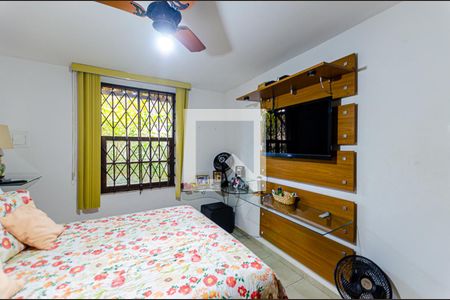 Casa à venda com 300m², 4 quartos e 3 vagas Casa à venda com 300m², 4 quartos e 3 vagasSuite